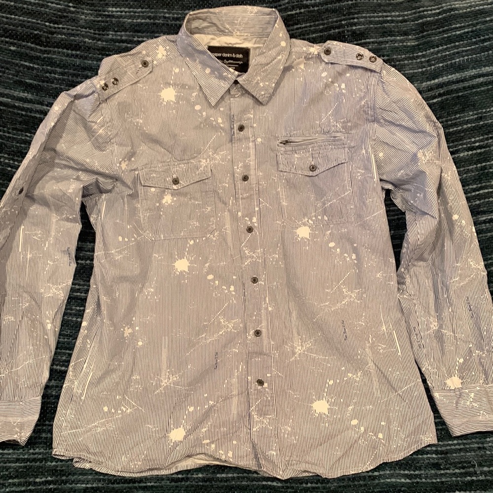 Casual blue and white shirt, great for going out
